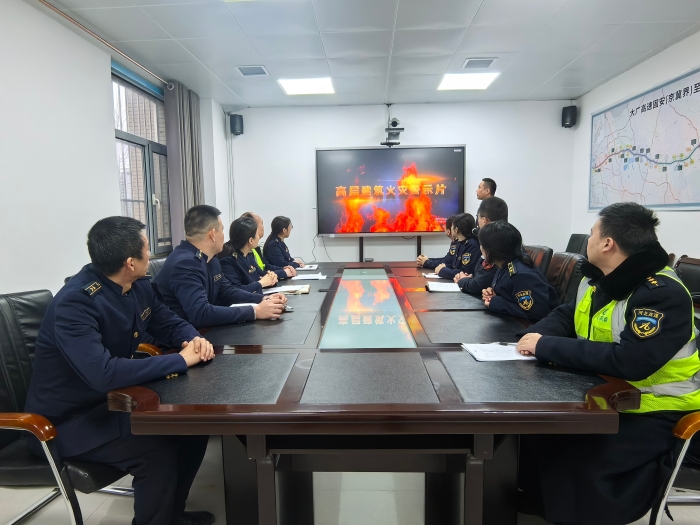 观看高层建筑火灾警示教育片